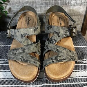 CLARKS Brynn Step Camouflage Adjustable Sandals 6.5